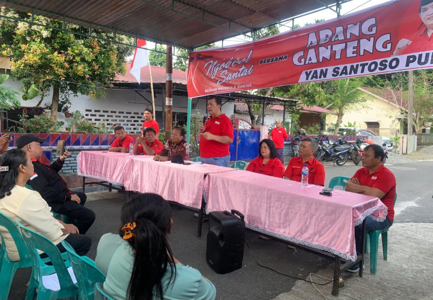 Kader PDIP Siantar Marihat Ngobrol Santai Bareng Abang Ganteng Yan Santoso Purba