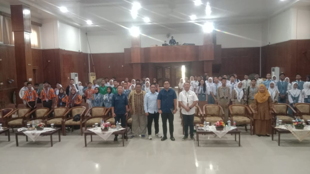 Sekolah SMA Dan SMK Se-Kota Dumai Mengikuti Sosialisasi Jurnalistik Dan Anti Judi Online Diskominfot