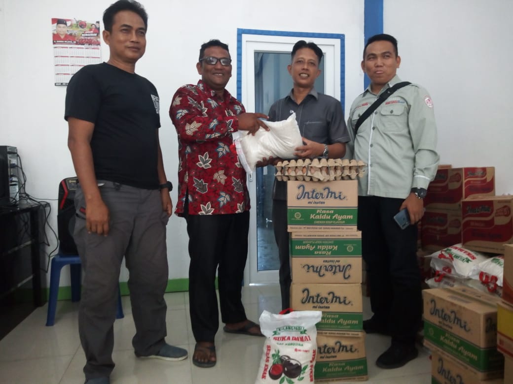 Peduli Dampak Covid-19,  Kades Bagan Kuala  Serahkan Bantuan Melalui Program Posko IWO