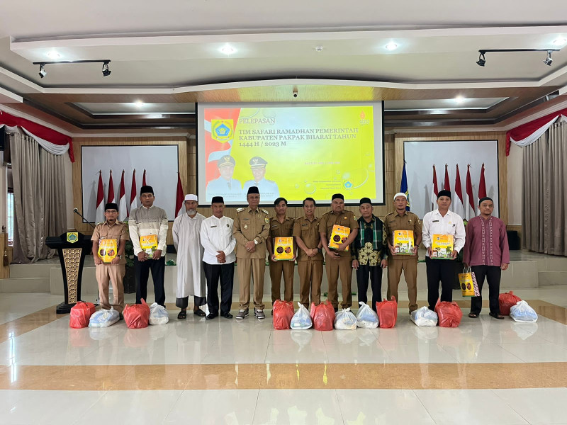 Wakil Bupati Pakpak Pharat Melepas Tim Safari Ramadhan